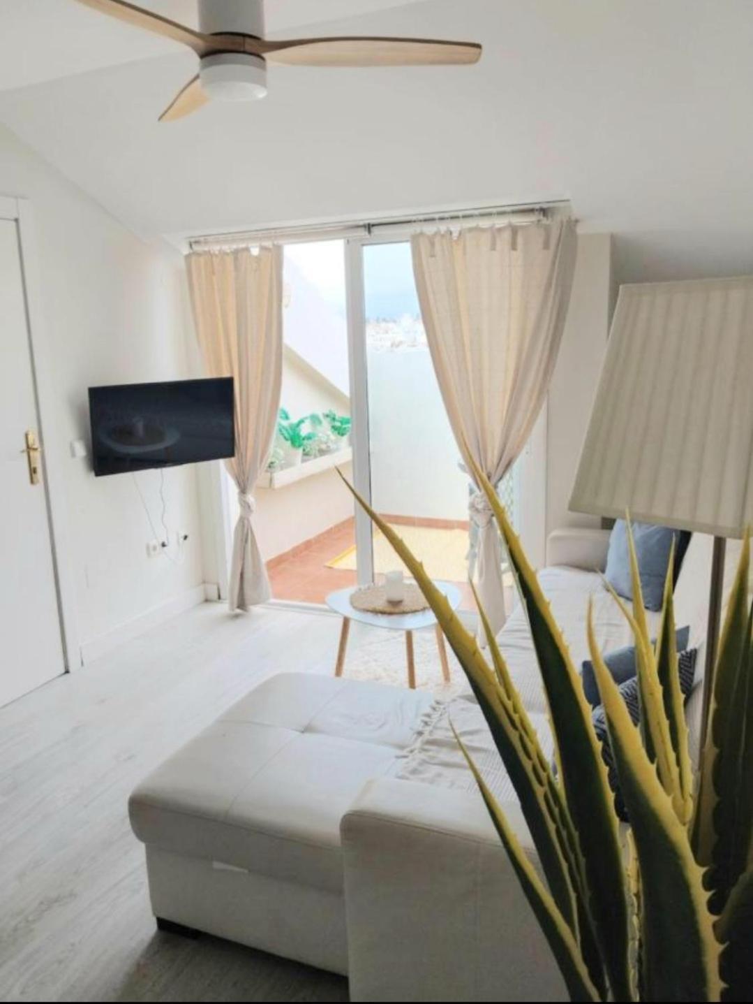 New City Penthouse Near Beach With Sunny Balcony فوينخيرولا المظهر الخارجي الصورة