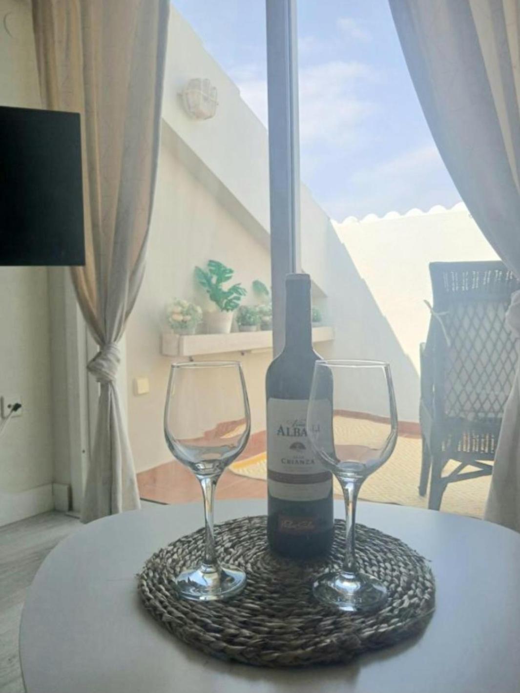New City Penthouse Near Beach With Sunny Balcony فوينخيرولا المظهر الخارجي الصورة