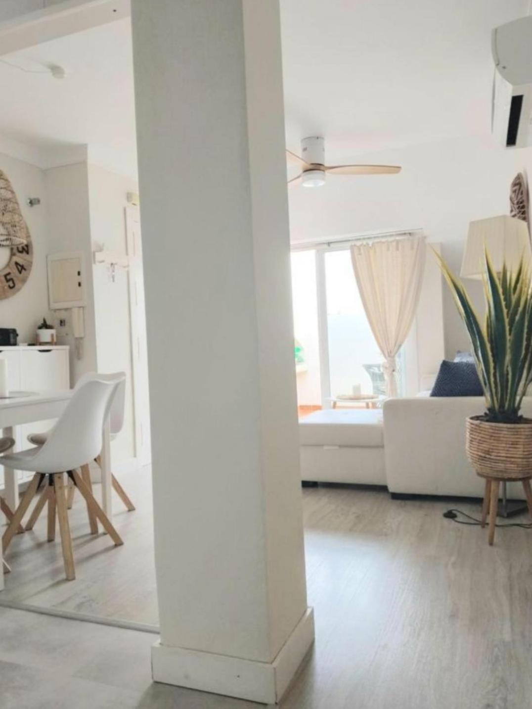 New City Penthouse Near Beach With Sunny Balcony فوينخيرولا المظهر الخارجي الصورة
