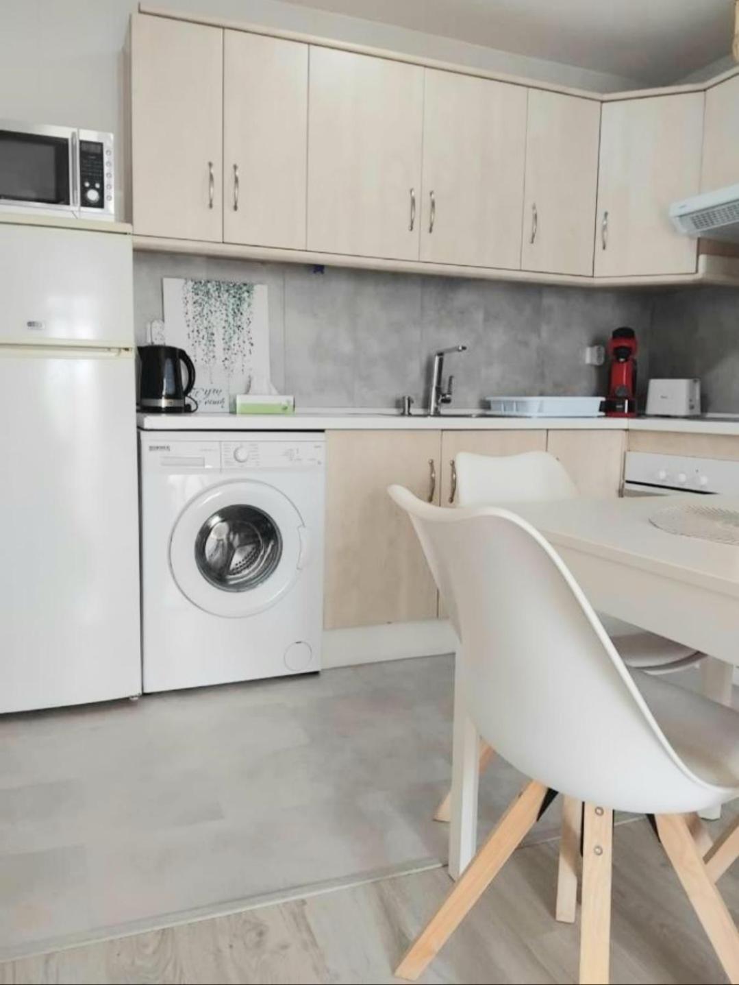 New City Penthouse Near Beach With Sunny Balcony فوينخيرولا المظهر الخارجي الصورة