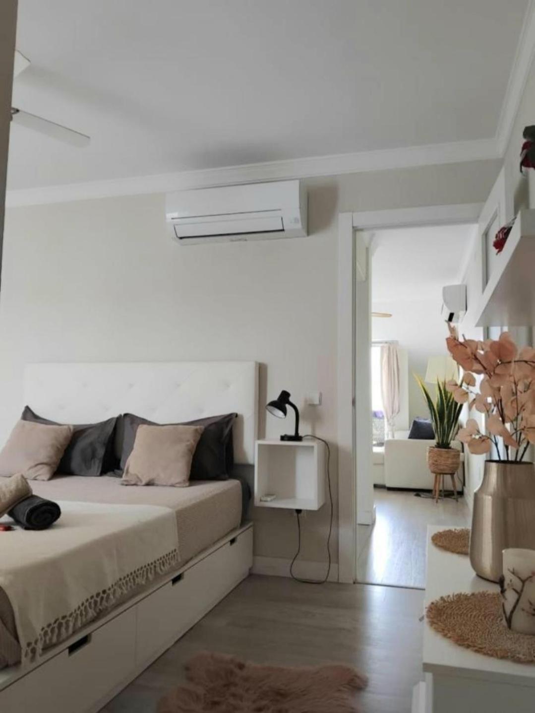 New City Penthouse Near Beach With Sunny Balcony فوينخيرولا المظهر الخارجي الصورة
