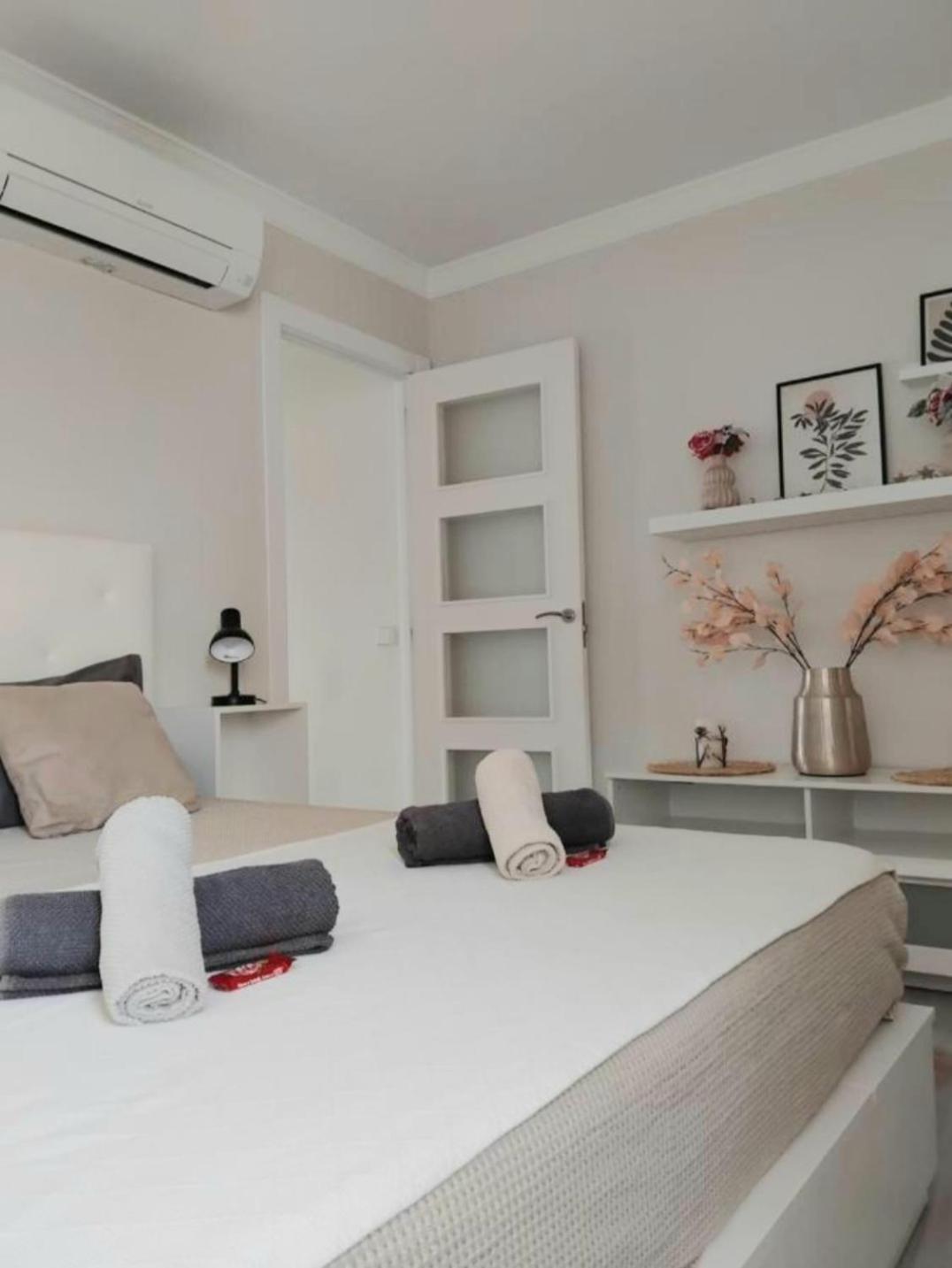 New City Penthouse Near Beach With Sunny Balcony فوينخيرولا المظهر الخارجي الصورة