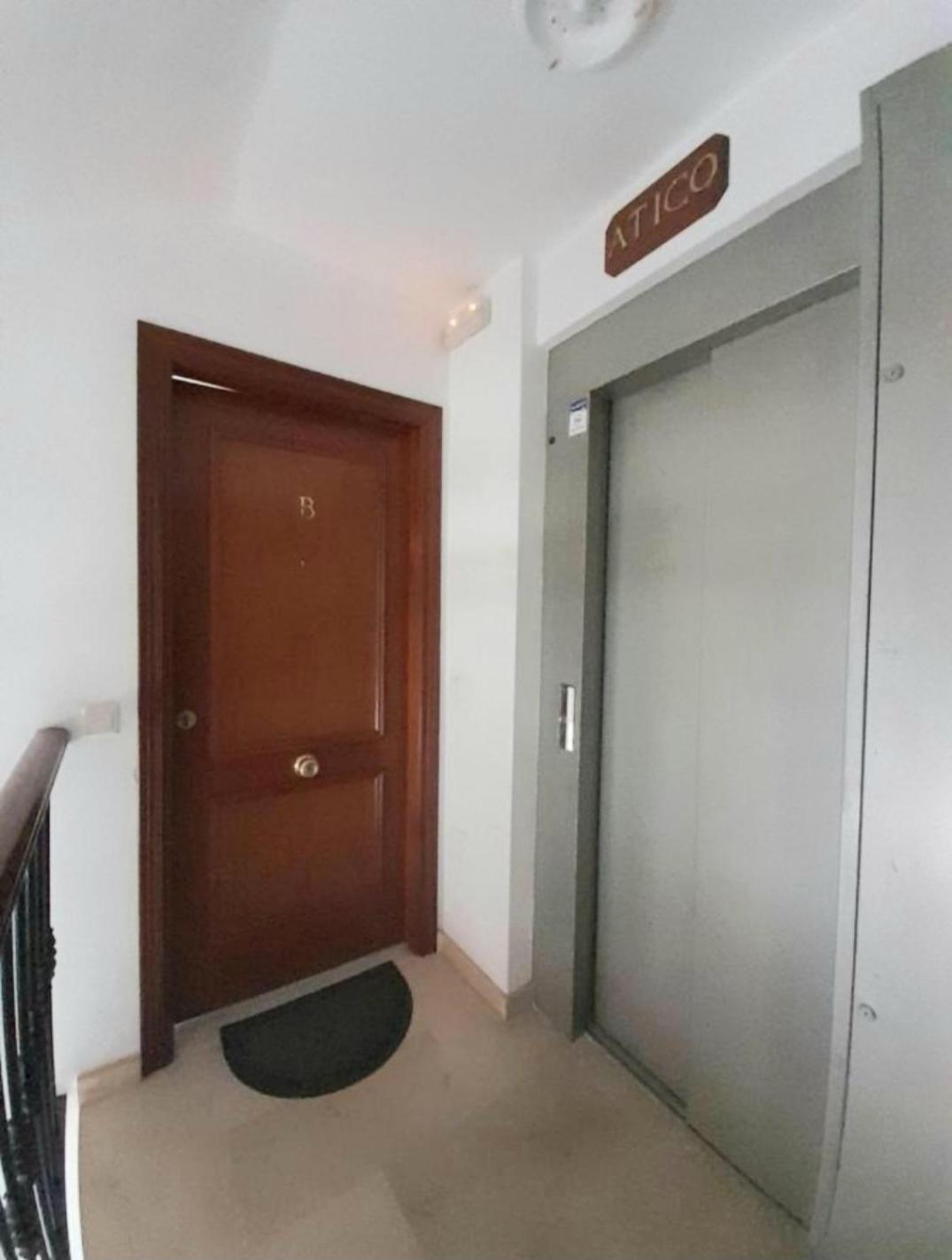 New City Penthouse Near Beach With Sunny Balcony فوينخيرولا المظهر الخارجي الصورة
