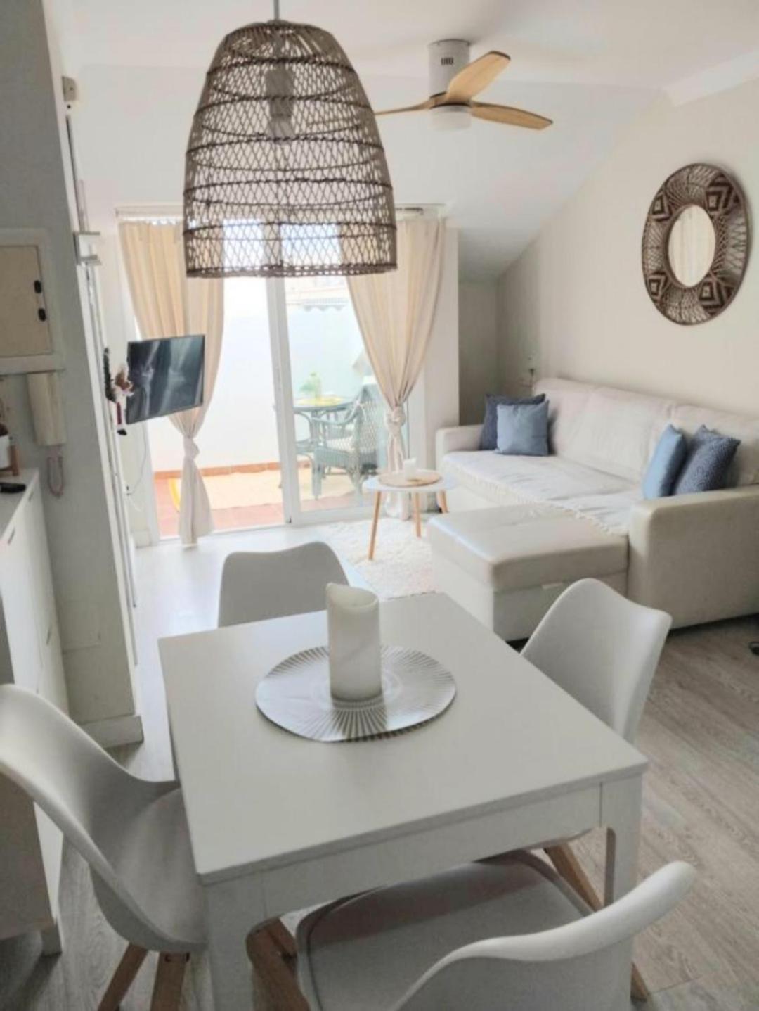 New City Penthouse Near Beach With Sunny Balcony فوينخيرولا المظهر الخارجي الصورة