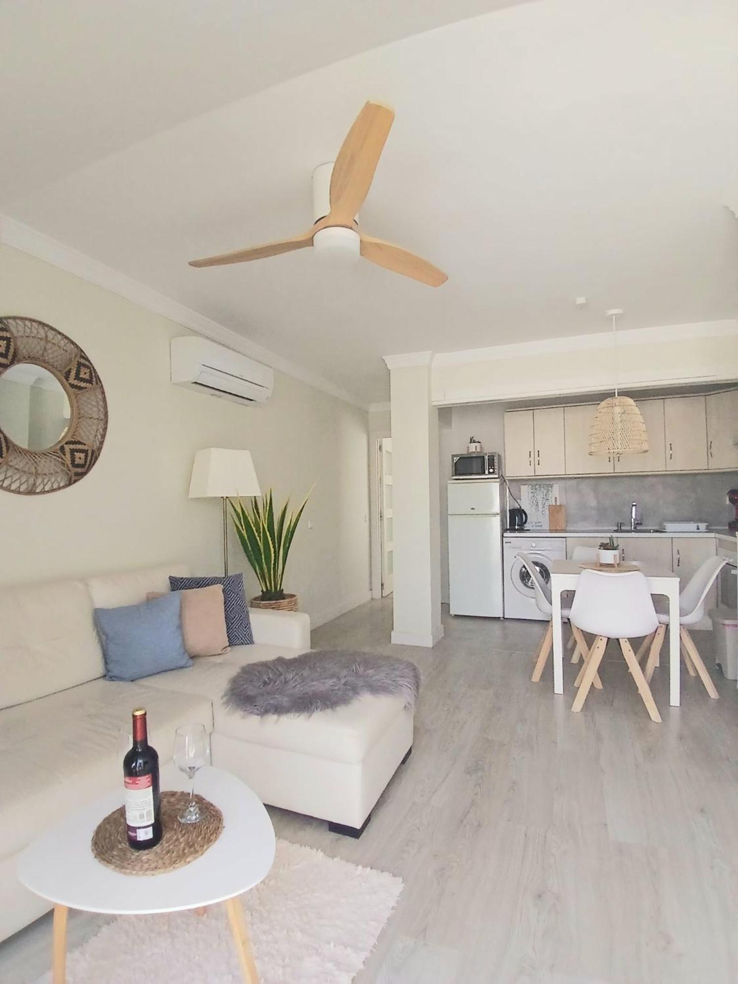 New City Penthouse Near Beach With Sunny Balcony فوينخيرولا المظهر الخارجي الصورة